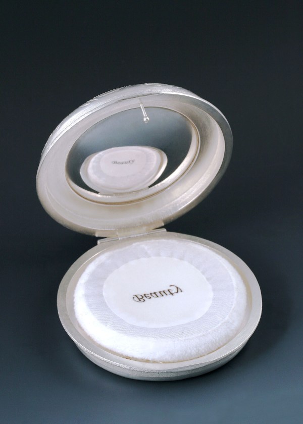 Estee Lauder Compact: detail image of the opened compact.