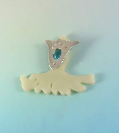 This riveted overlay sample incorporates a blue topaz cabochon and acrylic plastic. Riveted overlay setting is an excellent technique for incorporating alternative materials because the piece is entirely cold-connected. 