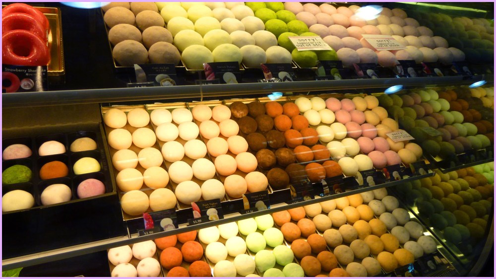 The colorful mochi are all neatly arranged. So beautiful!