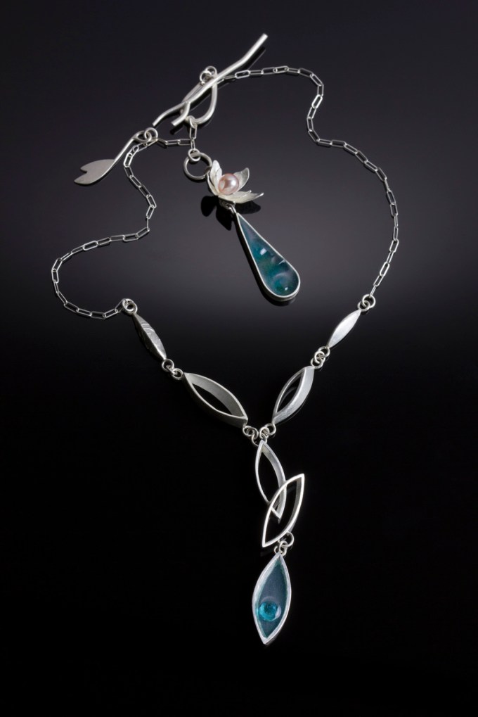 My finished Leaves and Rain necklace photographed by Sara Rey.